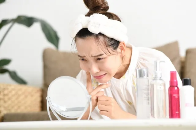 ニキビパッチって本当に効く？貼っていいニキビ・逆効果になりやすいニキビを解説
