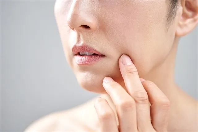 糸リフトの効果はどれくらい?顔がどう変わるのか、持続期間や向いている人まで解説