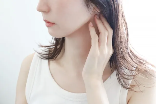 糸リフトは本当に痛い?施術中・術後の痛みの原因・対処法とダウンタイムの過ごし方を解説