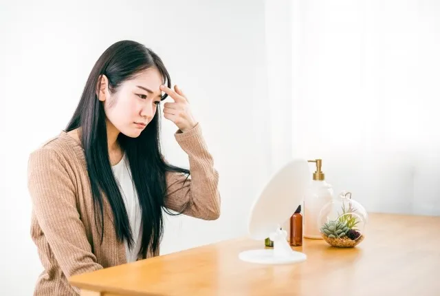 ニキビができる場所別の原因と対策|おでこ・頬・顎・鼻など部位ごとに皮膚科クリニックが解説